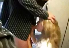 Busty dziewczyna pieprzy się amatorskie filmy erotyczne za darmo w pracy