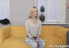 Rosyjska dziewczyna fucks jej darmowe sex filmiki na niewolnik twarz