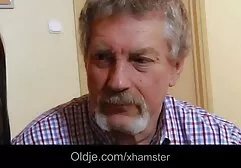 Dwie młode kobiety uprawiają seks z jedną darmowe sex filmy z lesbijkami kobietą jednocześnie